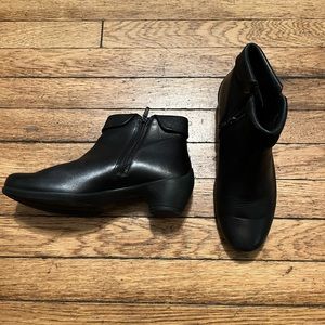 Ecco Black Cuff Classic Heel Ankle Boots